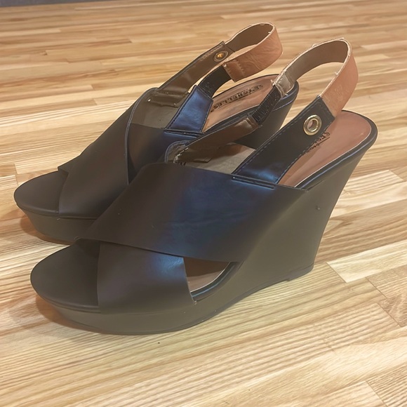 SEYCHELLES “Maple” Black Wedge Sandals - Picture 1 of 7